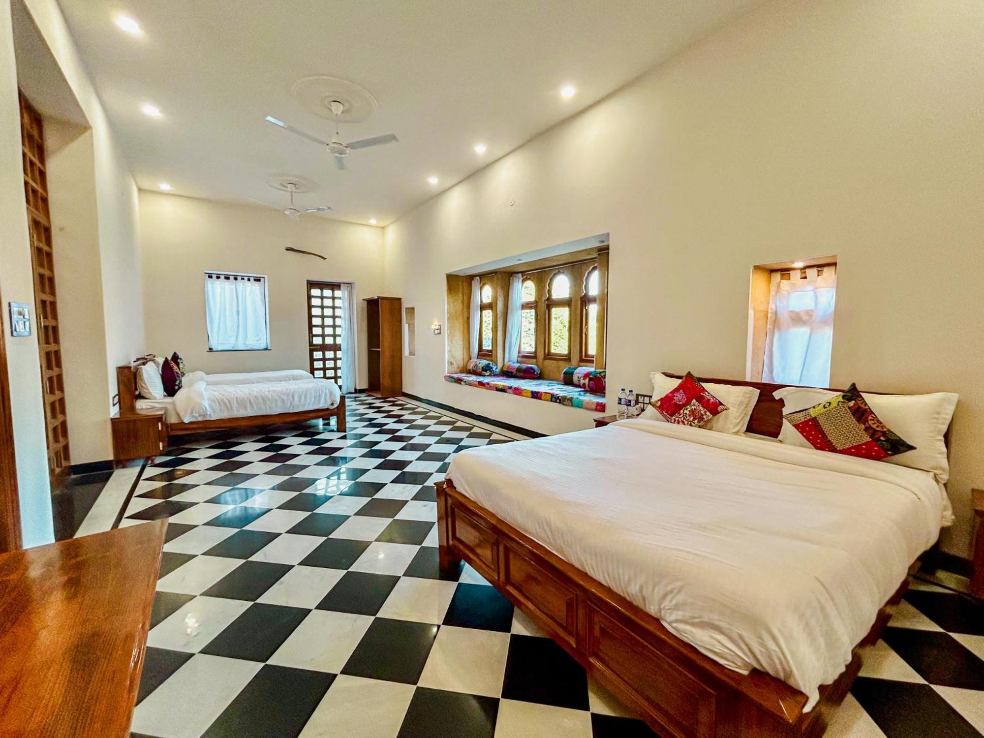 Hotel Vasudev Niwas 자이살메르 외부 사진